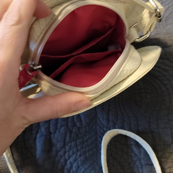 Kitschy Novelty Fish Purse - Picture 5 of 5